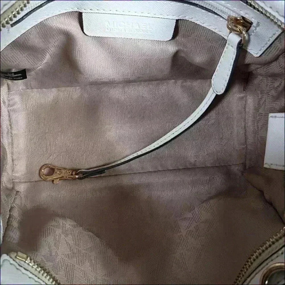 Michael Kors Selma Studded Shoulder Crossbody White Leather Gold Small - Picture 9 of 10